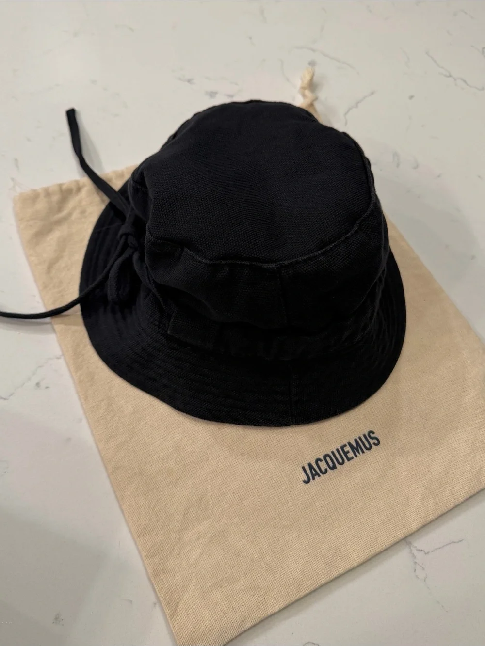 Jacquemus Black bucket hat